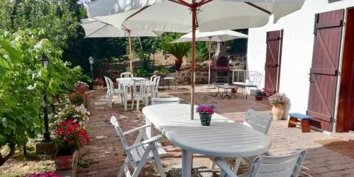 Κήπος έξω από το Villa Cresta, private villa with pool