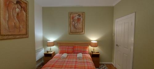 Postel nebo postele na pokoji v ubytování The Enigma - 2 Master bedrooms sleeps 6