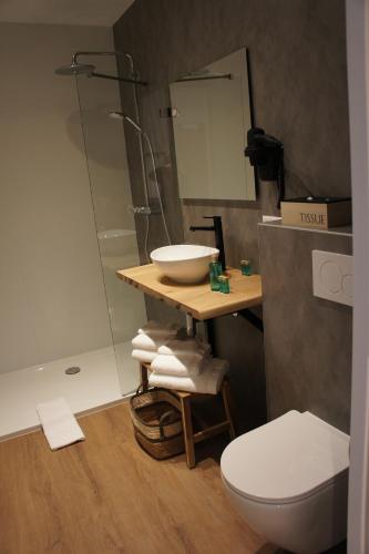 a bathroom with a sink and a toilet and a mirror at Hotel Inn Naeldwyk-Torenburg in Naaldwijk