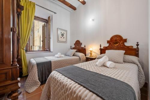 a bedroom with two beds and a window at La Quadra Rural Housing in Sant Carles de la Ràpita