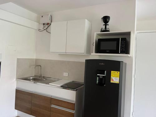 Kuchyň nebo kuchyňský kout v ubytování Poblado Park Apartamento-Estudio