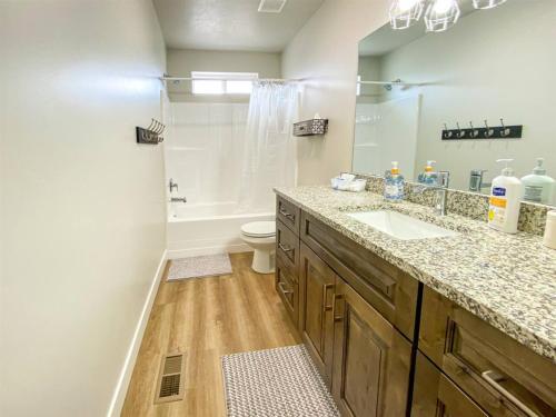 Koupelna v ubytování Beautiful New Build-Rendezvous Retreat in Lochwood