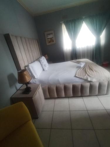 Katil atau katil-katil dalam bilik di Ilitha B&B