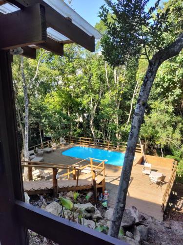 Bombinhas Guest Houseの敷地内または近くにあるプール
