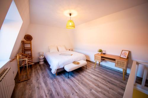 Postel nebo postele na pokoji v ubytování L'illois - 2 beds - Free Parking - Vieux Lille - Wifi - Netflix