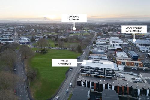 an aerial view of a city with buildings at ParkHaven - Views, Luxury and central -By KOSH BNB in Hamilton