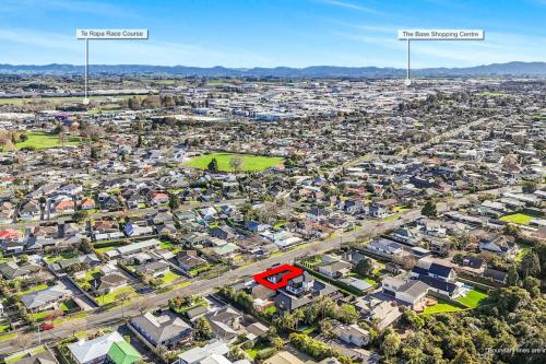 an aerial view of a city with houses at Luxury, Modern with King Bed and Views- By KOSH BNB in Hamilton