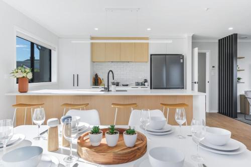 a kitchen and dining room with a table and chairs at Luxury, Modern with King Bed and Views- By KOSH BNB in Hamilton