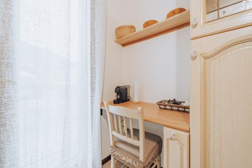 a room with a desk with a chair next to a window at cIVico Quattro in Montecchio Maggiore