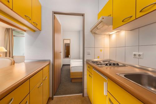 Köök või kööginurk majutusasutuses IFA Fehmarn Hotel & Ferien-Centrum