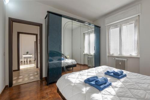 Postel nebo postele na pokoji v ubytování Stay House MXP Airport