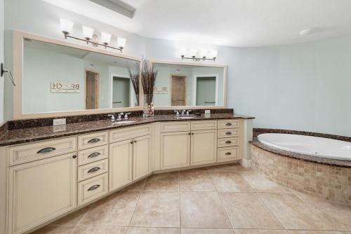 Ένα μπάνιο στο Carillon Sunset 101