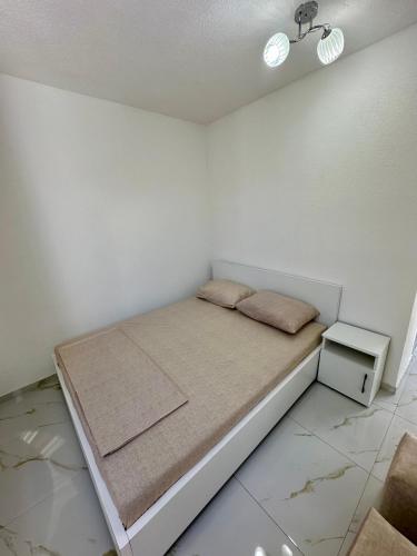 Dilan apartments by the seaにあるベッド