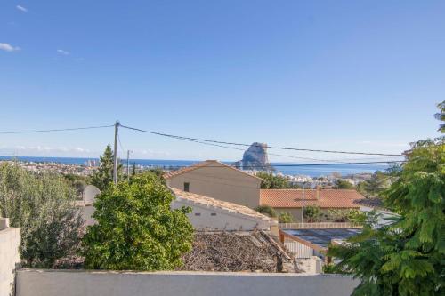 ein Blick vom Dach eines Hauses in der Unterkunft Casa con vistas al Mar en Calpe - Cucarres in Calpe