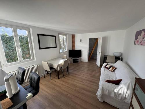 Photo de la galerie de l'établissement A pleasant holiday home, à Carrières-sur-Seine