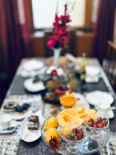 シュリーナガルにあるArgawan Villaの食器