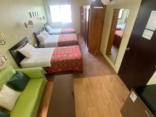 Postel nebo postele na pokoji v ubytování Hotel Tinkus Inn