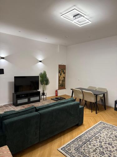 Rockchair - NB20 Cozy Apartment in Friedrichshain Ostkreuz photo 3