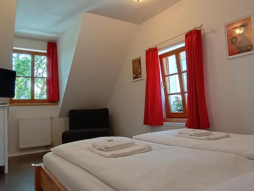 Rúm í herbergi á Apartmány Malý mnich