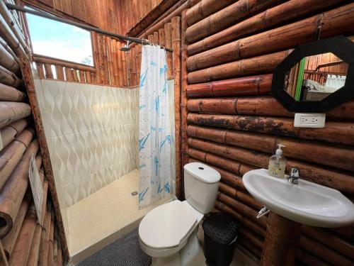Un baño de Eco Hotel Green Eden