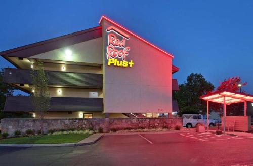 Red Roof Plus+ Philadelphia Airport Essington Pa