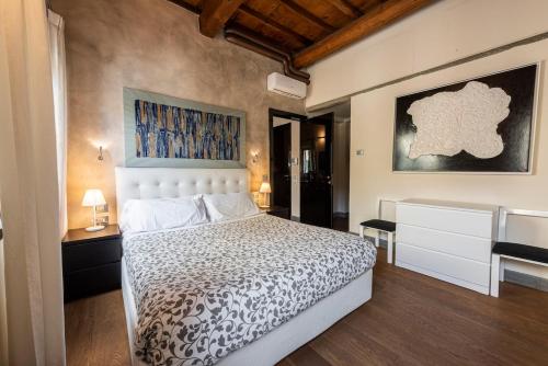 Cosy Suites in Glamorous Santo Spirito PLUS