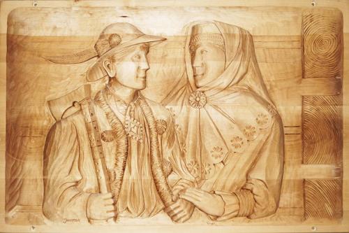 a wooden carving of a statue of a woman at Penzión Goraľka in Ždiar
