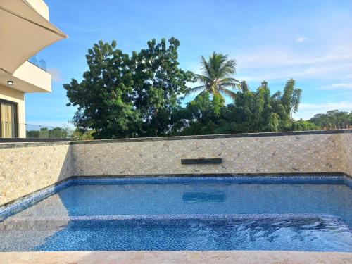 New Spacious & Bright 2BR & 2BA, Pool & Beach Shuttle, WIFI & AC Gold Reef 209