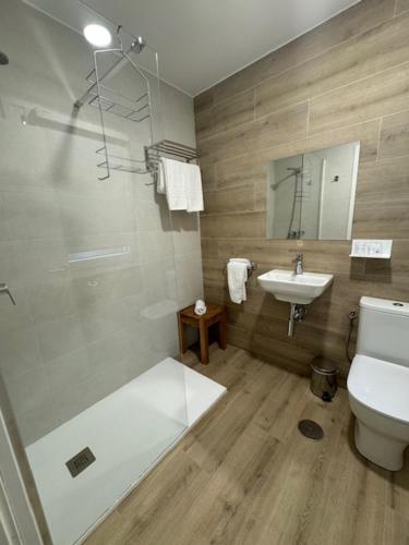 a bathroom with a tub and a toilet and a sink at Hotel Boutique Albussanluis in Muriedas