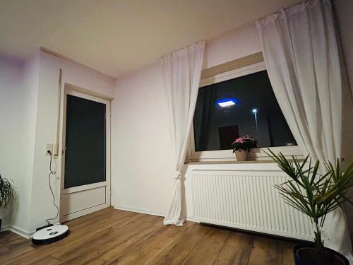 an empty room with a window with a plant at Ferienwohnung Schönheit in Gönnern