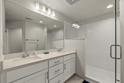 Calypso Beach Resort! Premium 3BD 3BA Corner Unit! photo 10