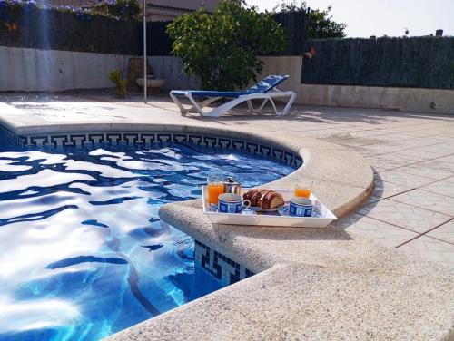 Family villa with sea view and pool