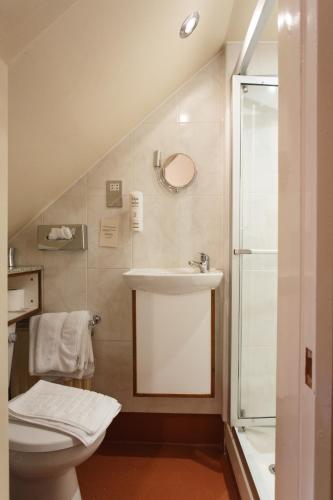 Ein Badezimmer in der Unterkunft Morgan Hotel