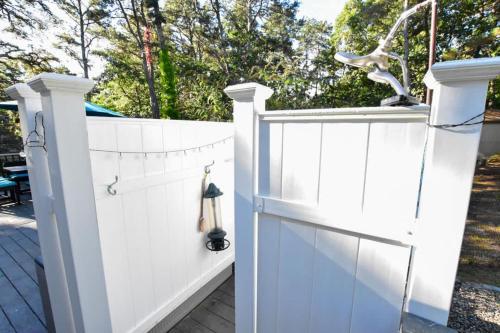 Gambar di galeri bagi Home Near Oceanside Beaches Dog Friendly di Wellfleet