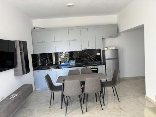 Kuchyň nebo kuchyňský kout v ubytování Villa Pamja
