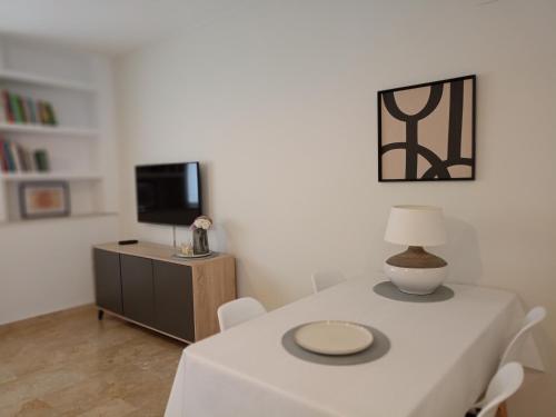 a living room with a table and a tv at Apartamento Solynieve in Monachil