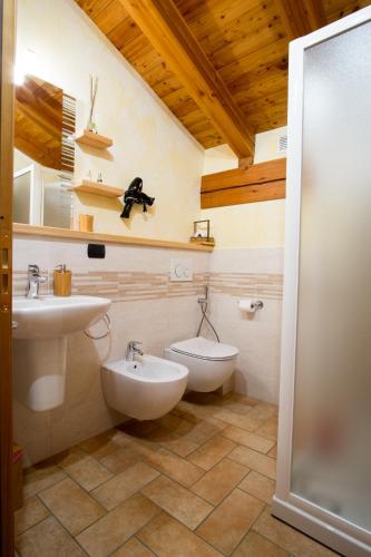 Bilik mandi di B&B Au Coin Du Village