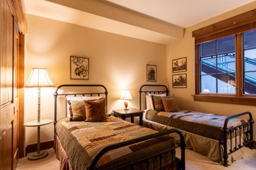 Ένα ή περισσότερα κρεβάτια σε δωμάτιο στο Westridge Condo 11