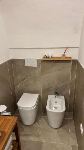 Un baño de Apollonia suite