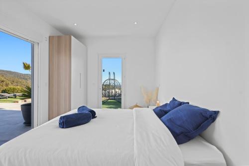 Postel nebo postele na pokoji v ubytování Superbe Villa avec vue mer sur baie de Cannes