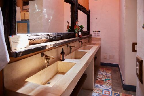 a bathroom with a row of sinks in a room at Finca La Manchuria in Salgar