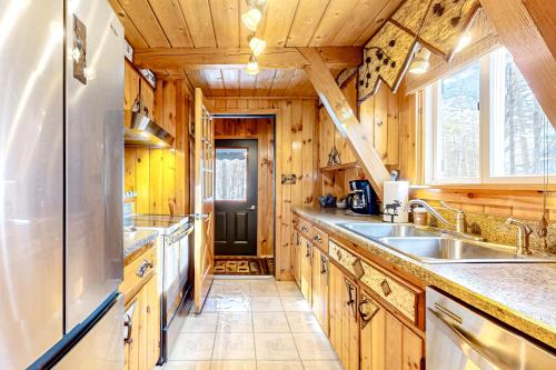 Dapur atau dapur kecil di Oak Hollow Chalet