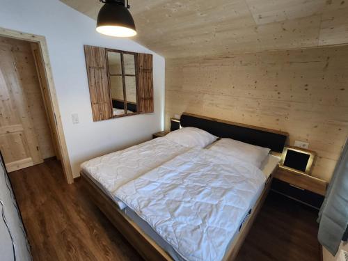 Postel nebo postele na pokoji v ubytování Alpenhaus Flügelbeck - Selbstversorgung
