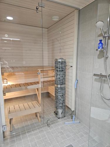 Bilik mandi di Aurora Villa with AIR CONDITIONING