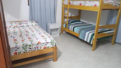 a bedroom with two bunk beds and a small bed at Mini Apartamento en Casa San Martin in Tarapoto