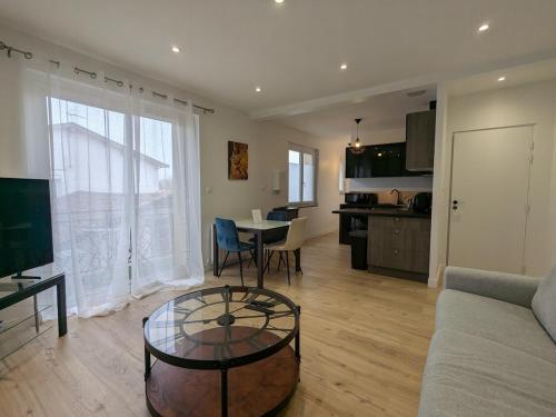 Una cocina o zona de cocina en Le chaleureux, T2 avec balcon