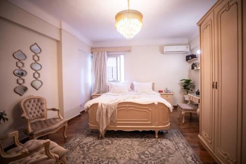 Ένα ή περισσότερα κρεβάτια σε δωμάτιο στο Luxury Retreat Near the Sea Prime Location