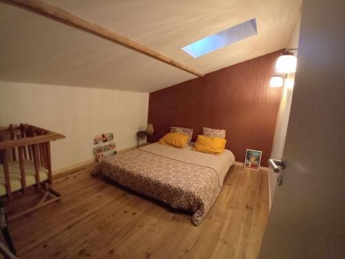 Ένα ή περισσότερα κρεβάτια σε δωμάτιο στο Le Chalet de Nino