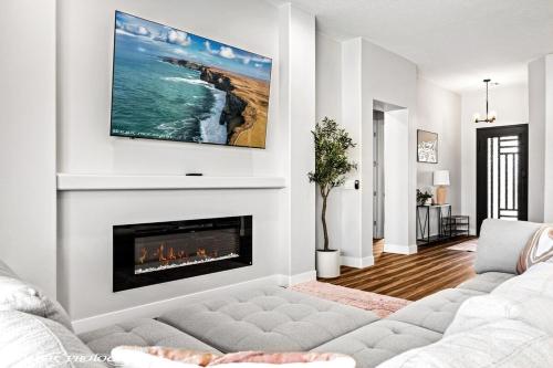 Μια τηλεόραση ή/και κέντρο ψυχαγωγίας στο Game Room - Heated Pool & Spa - Fire Pit - Golf