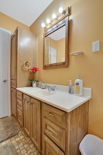 a bathroom with a sink and a mirror at Super Cute & Cool Home with 65Inch TV 2Baths 4 Bedrooms 2King Beds BBQ Grill Fenced Backyard in Ferndale